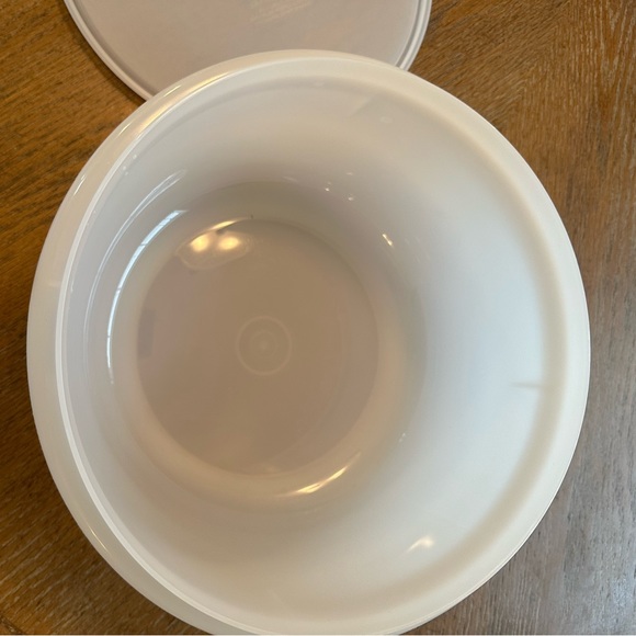 Excellent condition vintage Tupperware white with lid - Picture 5 of 5